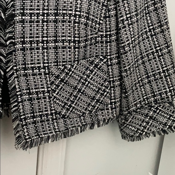 Elegant Trina Turk suit set. Short Jacket w/ skirt - Picture 6 of 10